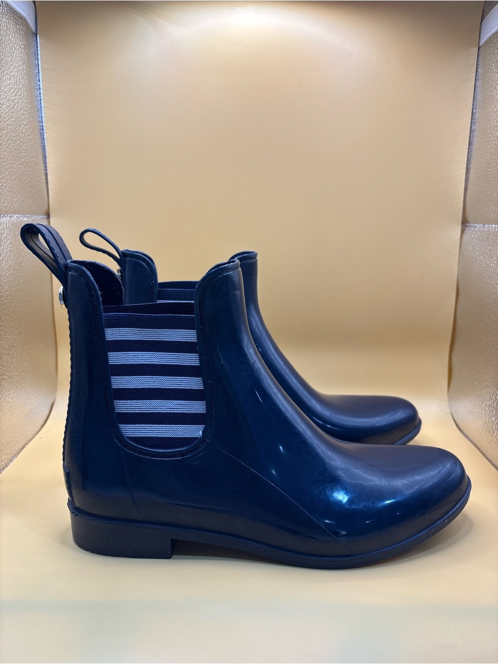 London Fog Women’s Size 9 Navy Piccadilly Chelsea Puddle Rain Weatherproof Boots
